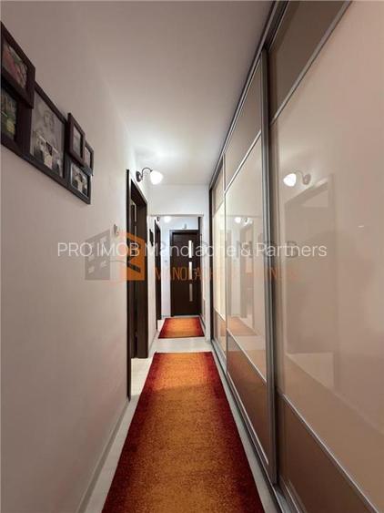 Apartament 3 camere cf 1 semidecomandat zona Micro 3 - 12