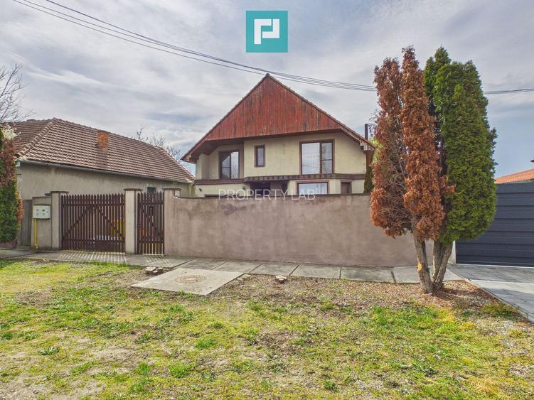 Casă spațioasă în Sântana - 36