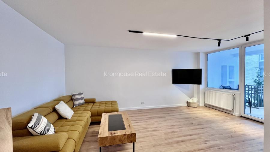 Apartament modern cu 3 camere in zona centrala  - 2