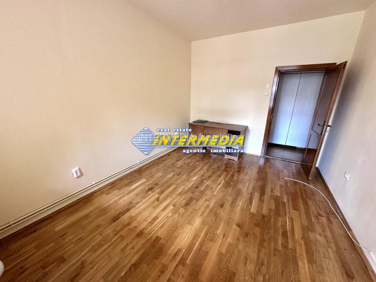 Apartament cu 3 camere Deco Foste proprietati CETATE Piata Finisat Nemobilat - 15