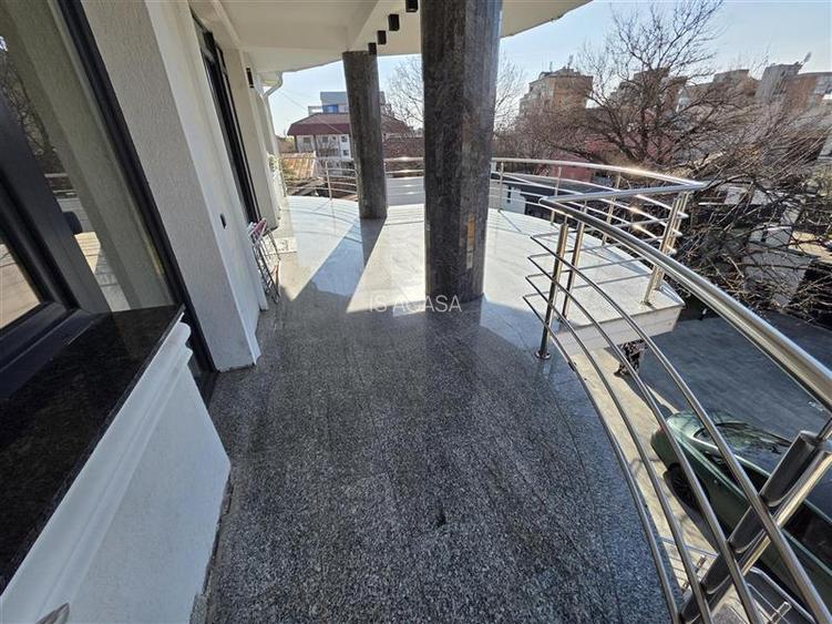 Vila spectaculoasa cu piscina, terasa incalzita si adapost ALA - 18