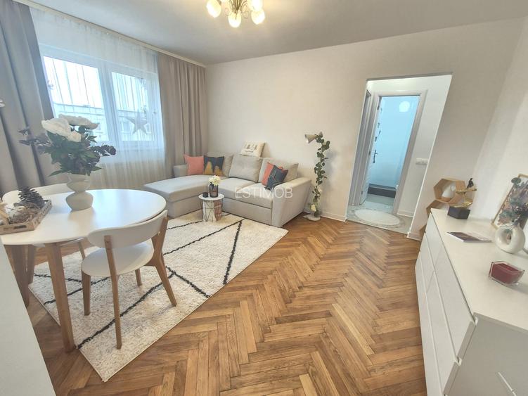 Vanzare Apartament 2 camere cochet mobilat si utilat complet de lux - 4