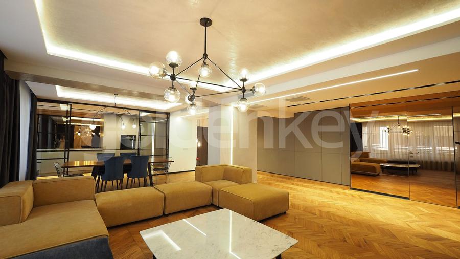 Apartament renovat cu 3 camere, 2 bai | 190mpc | garaj si boxa