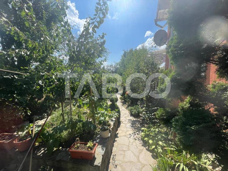 Casa deosebita de vanzare 453 mp utili si curte 528 mp in Avrig