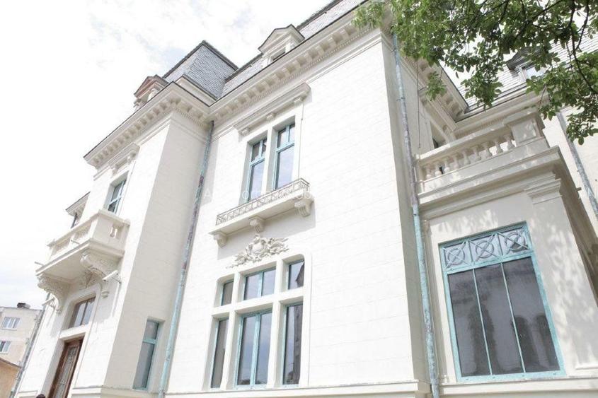 Vila cu 21 camere la Km. zero in Bucuresti-Birouri exclusive/Misiune diplomatică - 2
