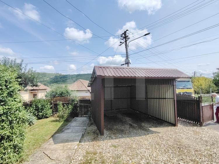 Casă solidă cu pod, foișor și 2 garaje in Tarnaveni