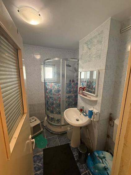 3 camere Decomandat- etaj 1/4 -- Canta-60m, geam la baie !