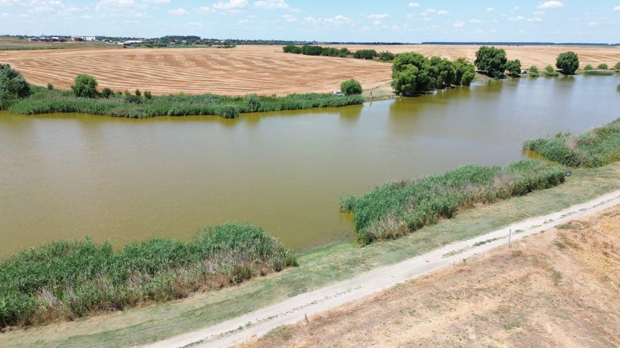 Teren la lac Frumusani