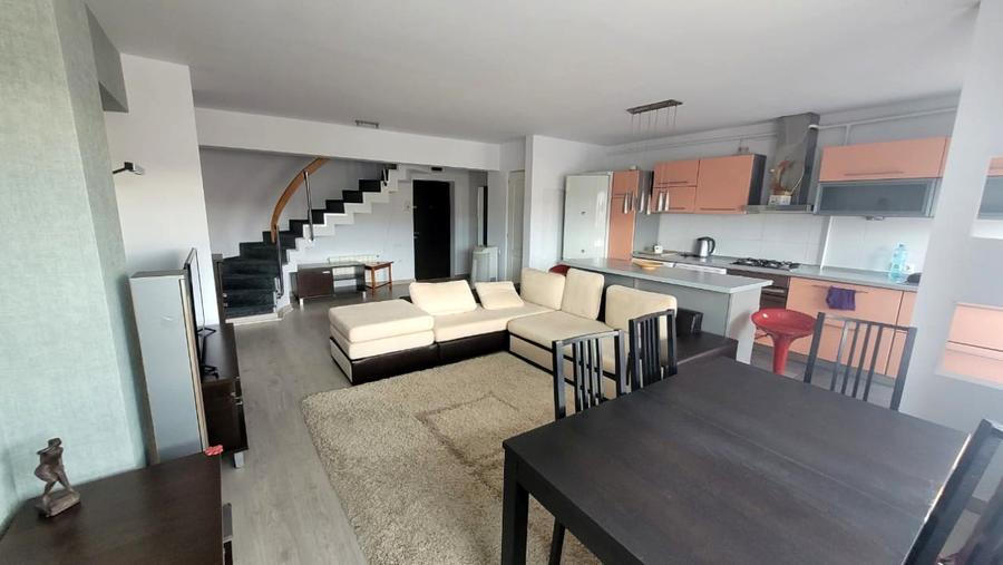 Apartament cu 3 camere de închiriat în zona CENTRU