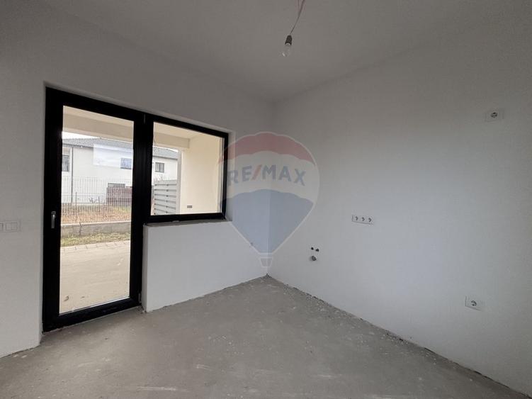 Casă / Vilă cu 4 camere de vânzare