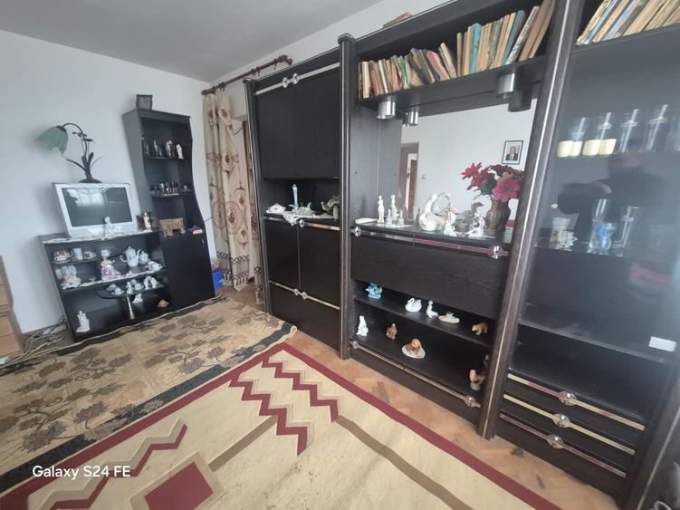 Apartament 3 camere de vânzare – Dărmănești