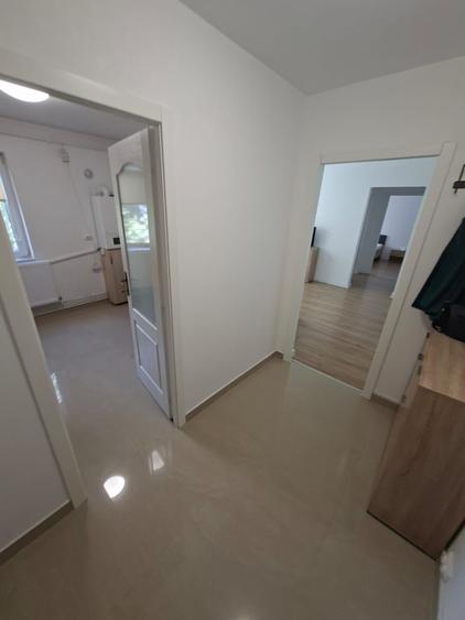 Apartament cu 2 camere, etajul 3/4, zona Podu de Piatra