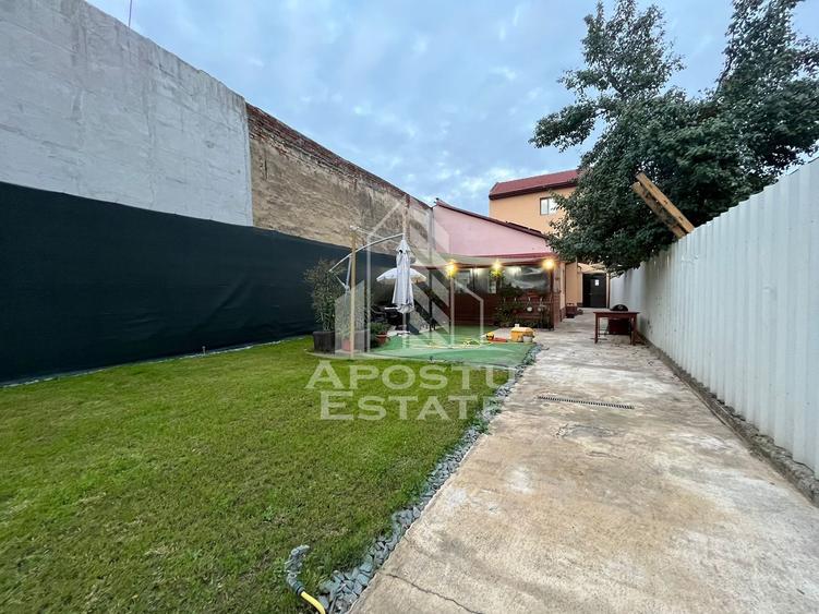 Casa individuala, 6 camere, 3 bai, garaj,acces auto, teren de 411