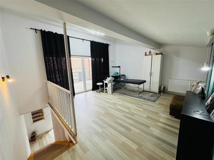 Casa cu 4 camere in Sura Mare