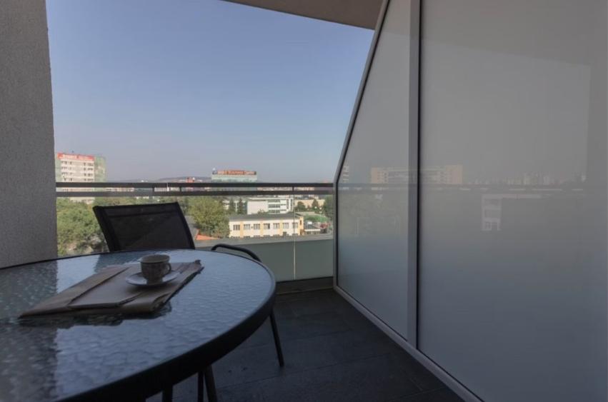 Apartament tip studio, 36mp + 7mp balcon, etaj intermediar, zona West Side