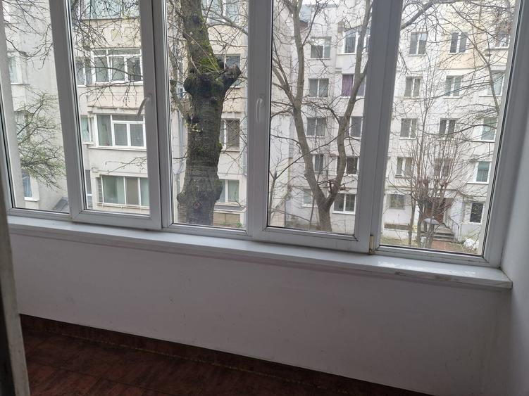 De Vanzare apartament 3 camere decomandat etaj 1 George Enescu