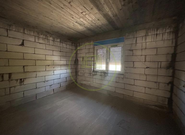 Casa D+P+1+M, 280 MP utili, 350 MP teren, Cartier Craiova, zona Sif