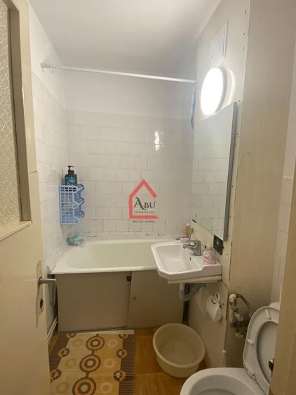 Apartament cu 3 camere, Semidecomandat, Alexandru cel Bun