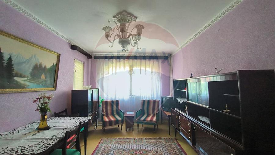 Apartament cu 3 camere de vânzare, decomandat Micro 17- Galați