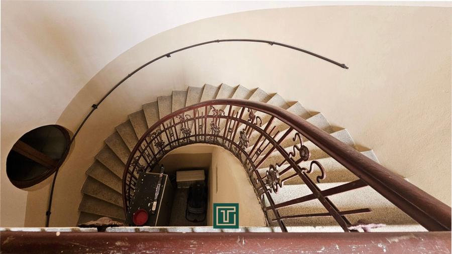 Apartament cu personalitate cu 2 camere cu terasă în centrul Aradului