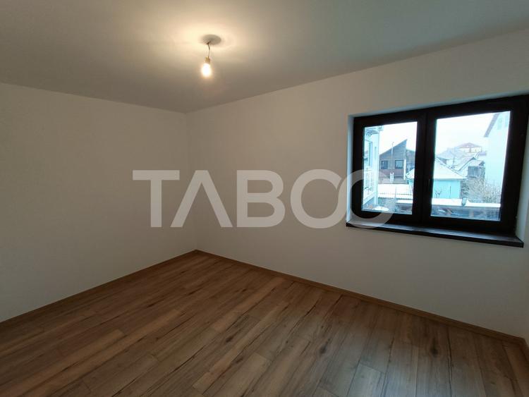 Casa 10 camere 390 mp utili - pe strada Calea Poplacii din Sibiu