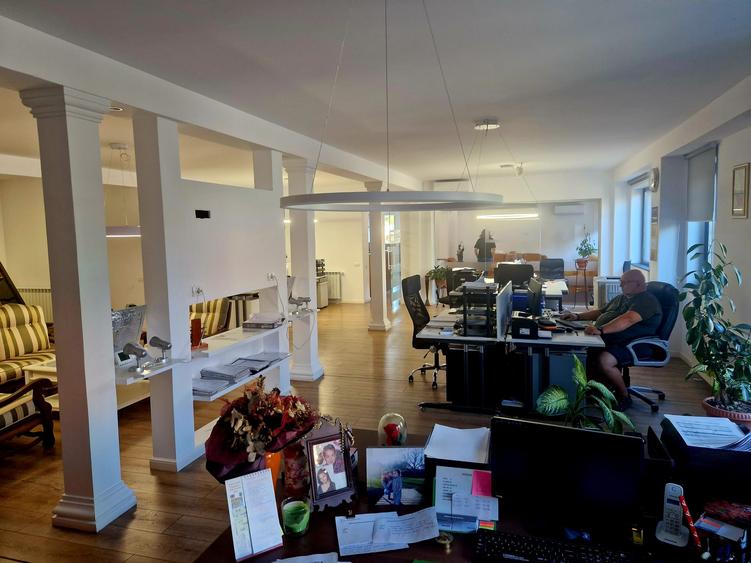 Spatiu de vanzare recomandat pentru depozit, productie, birouri, comercial.