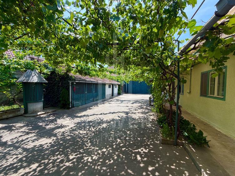 Casă de vânzare-teren 2.300 mp| Ocna Sibiului