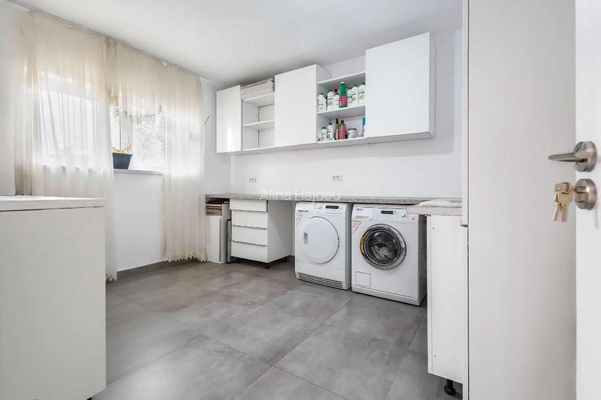 Casa/vila de vânzare cu 5 camere  - 9