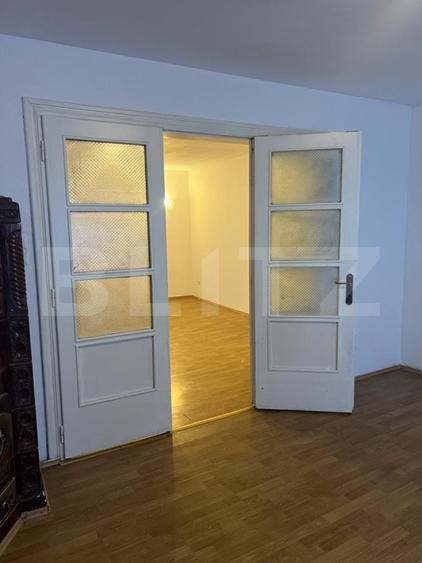 De vanzare, casa in Schei