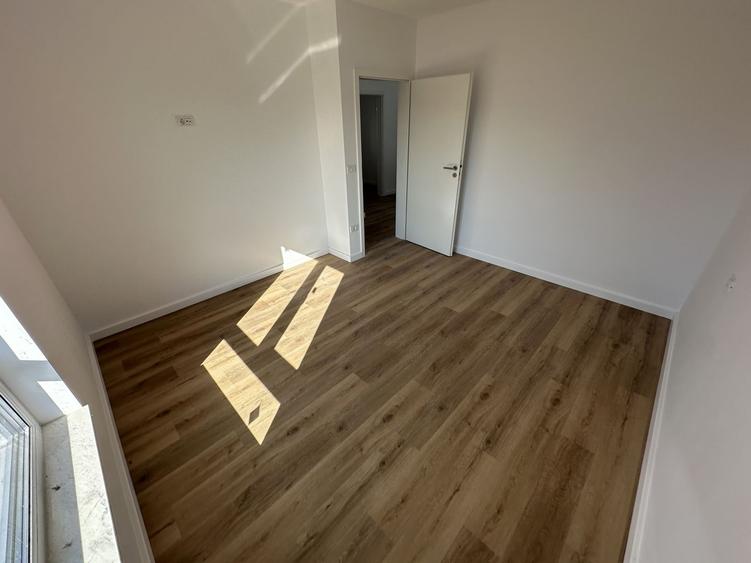 Duplex despartit prin spatiu tehnic