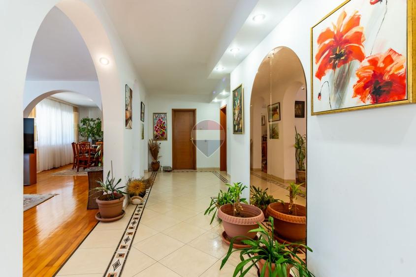Casă / Vilă cu 6 camere de vânzare Chiajna /Rosu