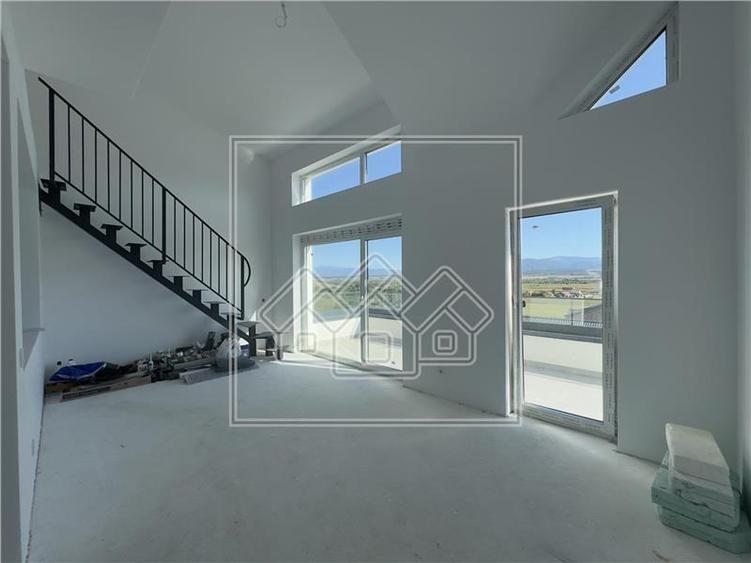 Penthouse intabulat, 3 camere, balcon, dressing