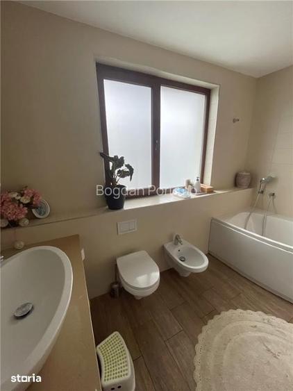Casă modernă tip triplex, unitate de capăt  - 14