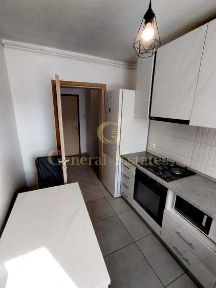 Vând apartament 2 camere Tractorul