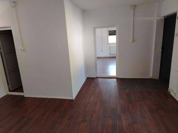 Construcție comercială cu 642 mp teren – Craiova