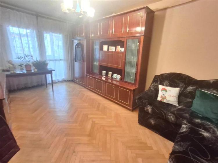 Apartament 3 camere decomandat 2 balcoane zona Calea Poplacii