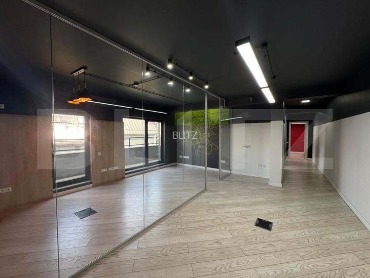 Clădire de Birouri Modernă – 500 mp, Superfinisată, Teren 600 mp și Parcări Priv - 5