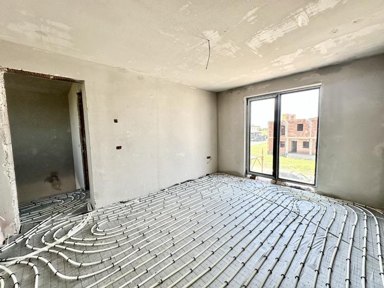 Duplex despartit prin camera tehnica | 4 camere | 115 mp utili | Drumul Boilor