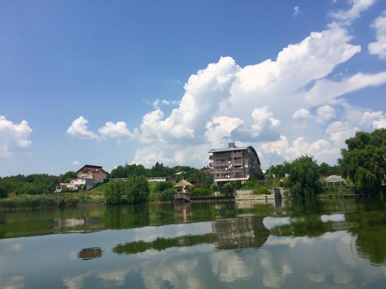 Apart. lux 3 camere,167mp cu vedere la lac+piscina,2 loc parcare,boxa Tancabesti