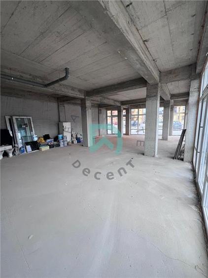 Vanzare spatiu comercial 100 mp cu vitrina stradala - SELIMBAR
