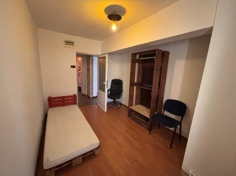 Etajul 1-3 camere- Zona Garii