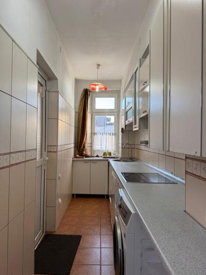 Apartament la casa, cu 3 camere, semidecomandat, zona centrala, str. Sitei