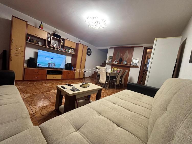Vila de vanzare cu 2 apartamente individuale in Cartierul 23-metrou Republica - 9