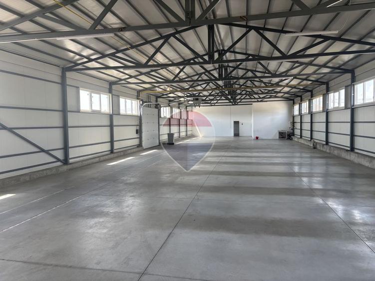 Hala industriala de inchiriat, trei usi de acces, langa centura