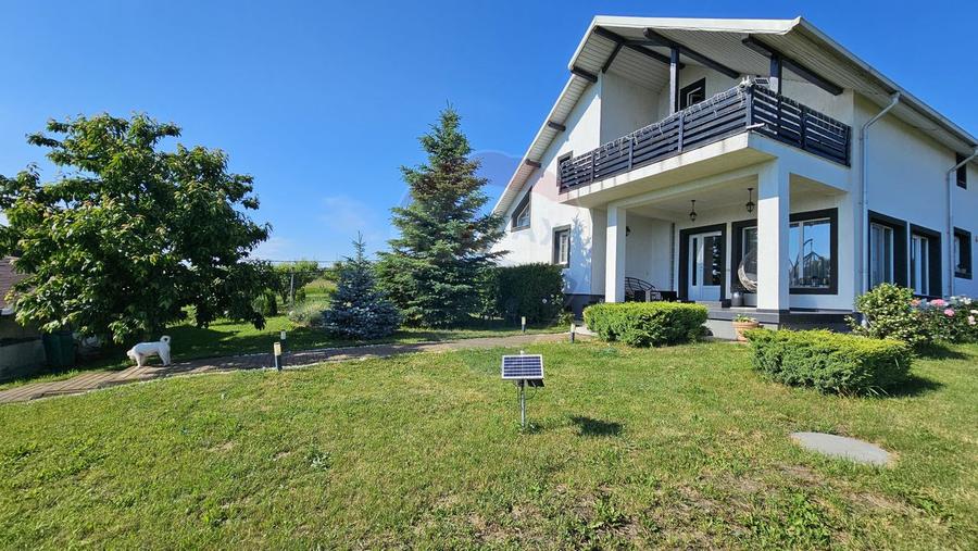 Casă / Vilă de lux, 6 camere, Liteni-Moara, Suceava