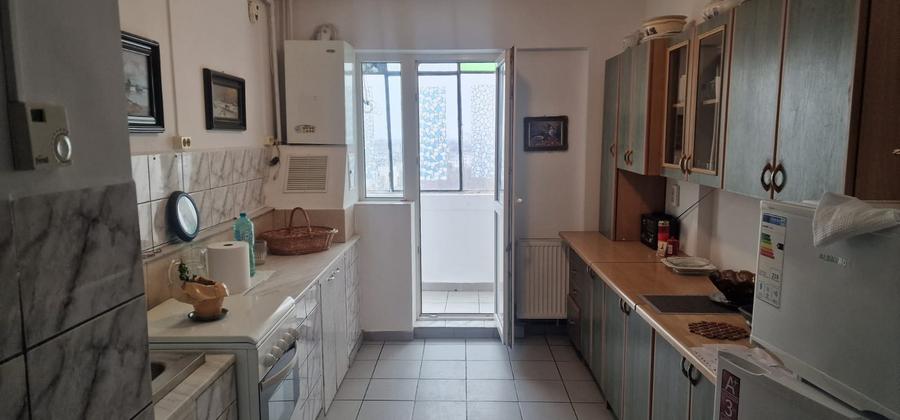 Republicii ,se vinde apartament decomandat ,2 camere ,pret 67000 euro neg