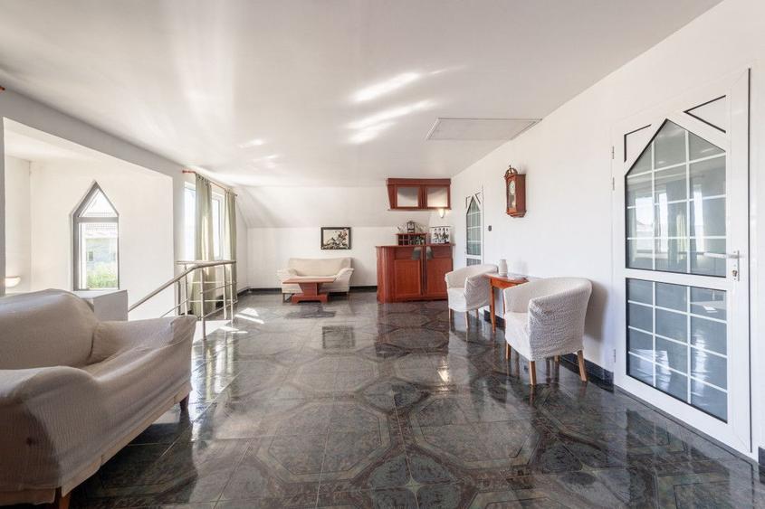 Casa visurilor cu 4000 mp livada roditoare si gradina Darmanesti-Arges