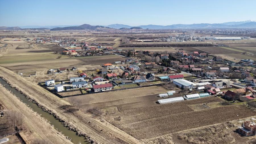 Teren intravilan cu hala construita