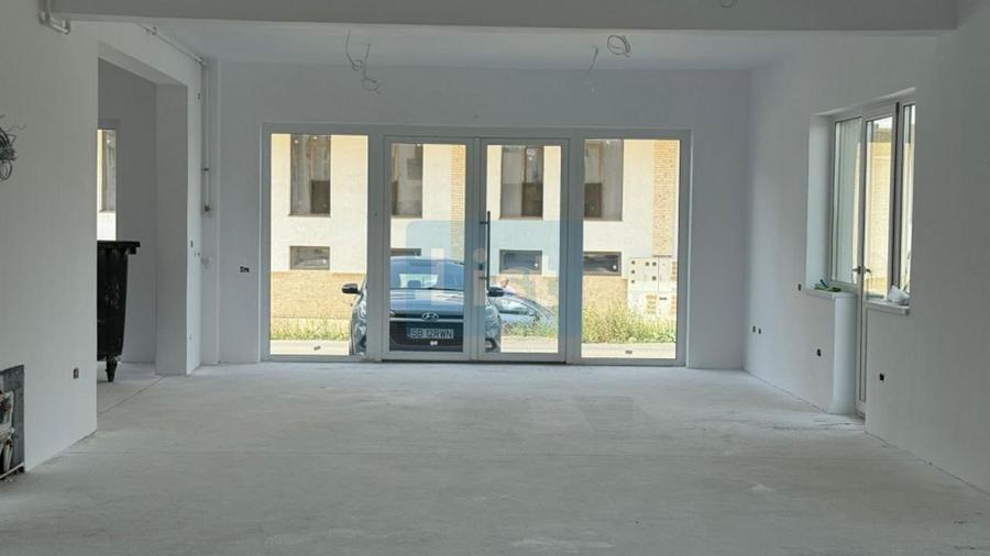 Spatiu Comercial - Birouri - Showroom, 200 mpu, zona D-na Stanca!!!
