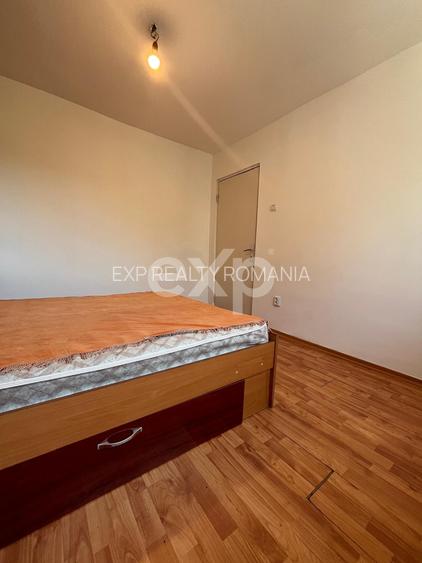 Vanzare 2 camere curat liber decomandat et 3 central Gaesti